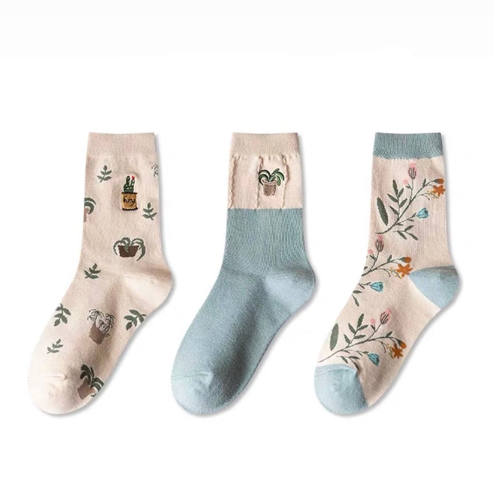 Незвичайні шкарпетки з квітами — фото 3